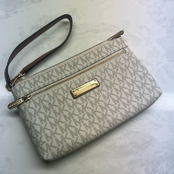 Michael Kors Handbags - Michael Kohr Clutch. Never Used!